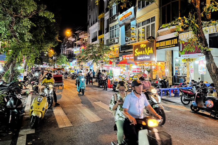 ENTRE HANOÏ ET SAIGON, LE COEUR BALANCE