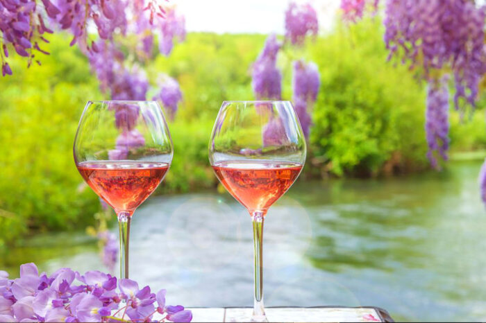 Le vin rosé: voyage à travers les âges d’un vin aussi ancien que le monde
